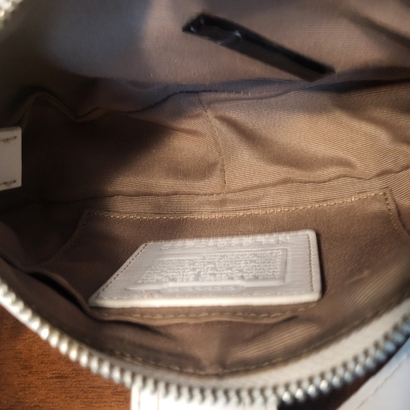 Coach Vintage 2004 Y2K Soho Flap Buckle White Leather Shoulder Mini Bag Purse - Picture 11 of 17